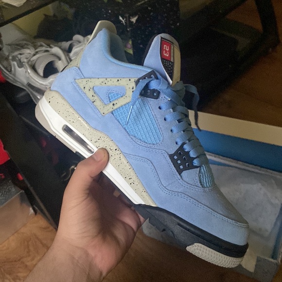 only worn 4-5 times need money for college class - Picture 3 of 6